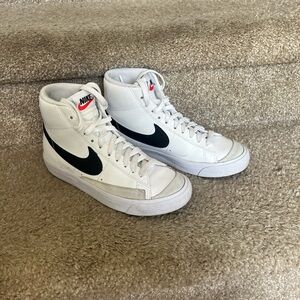 Big kids Nike Blazer ‘77 size 4